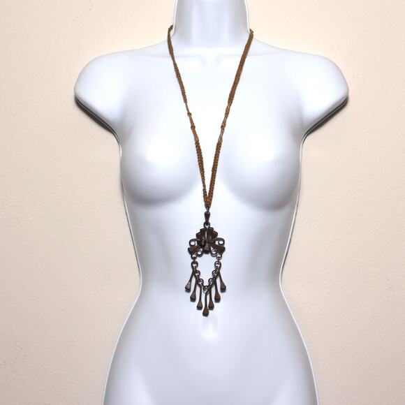 Vintage Artisan Mid-Century Macrame & Horseshoe Nail Pendant Necklace Handmade - Picture 2 of 7